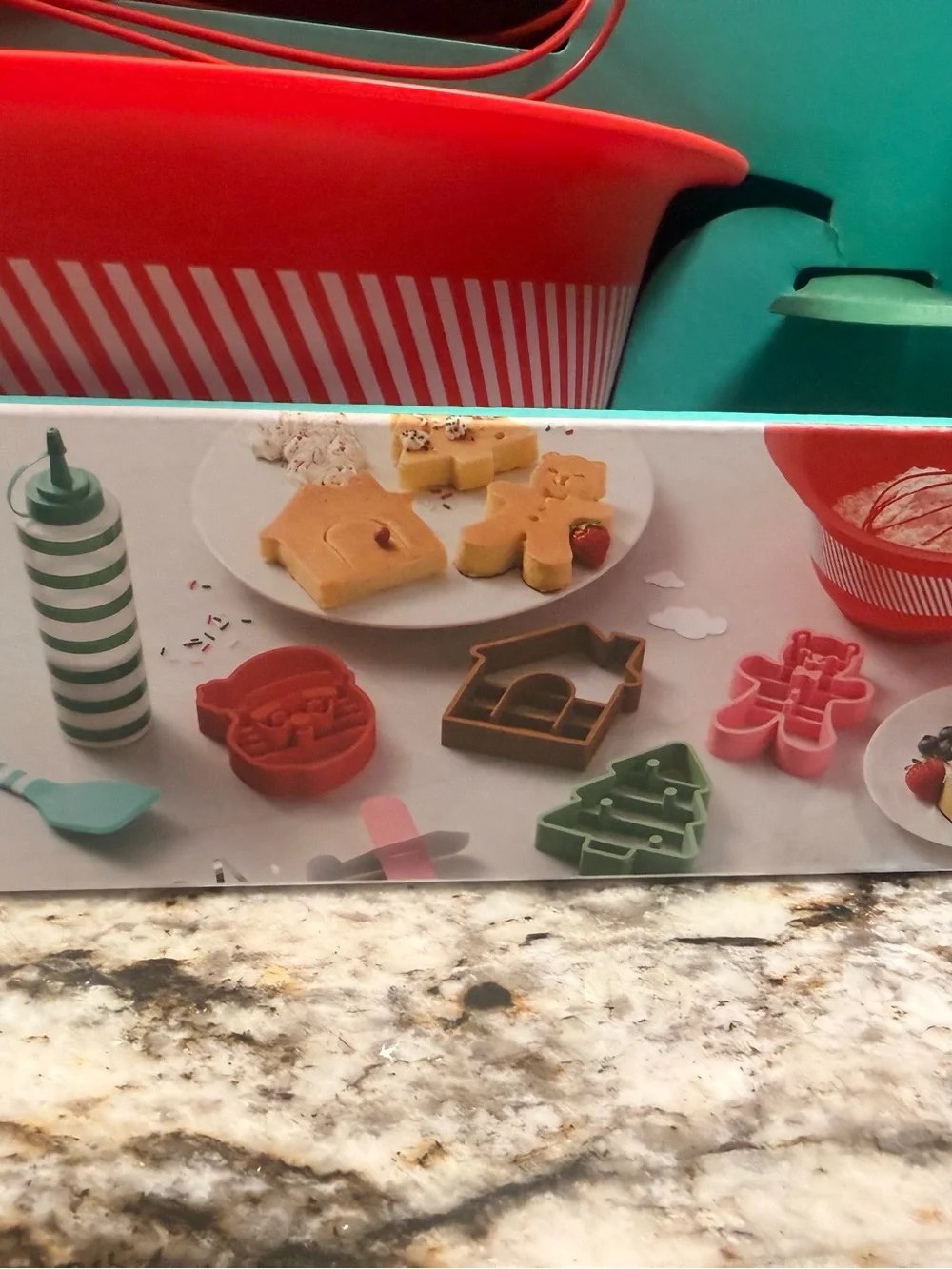 Pillowfort Learn to Make Pancakes Molds Bowl Whisk Bottle Spatulas Christmas Set